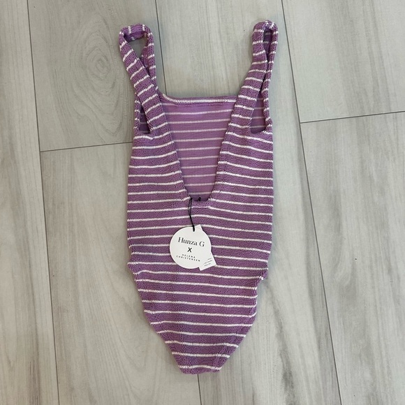 Hunza G Textured Crinkle Scoop Back One Piece Swimsuit Striped Purple Lilac NWT - Picture 5 of 5